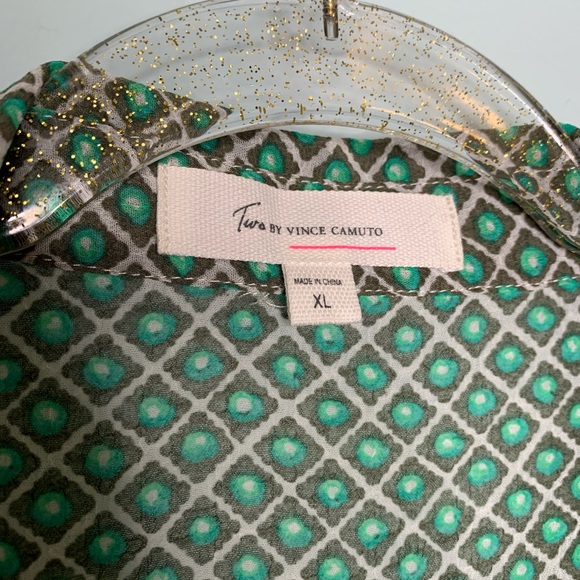 Two By Vince Camuto Sleeveless Button Down - Picture 4 of 5